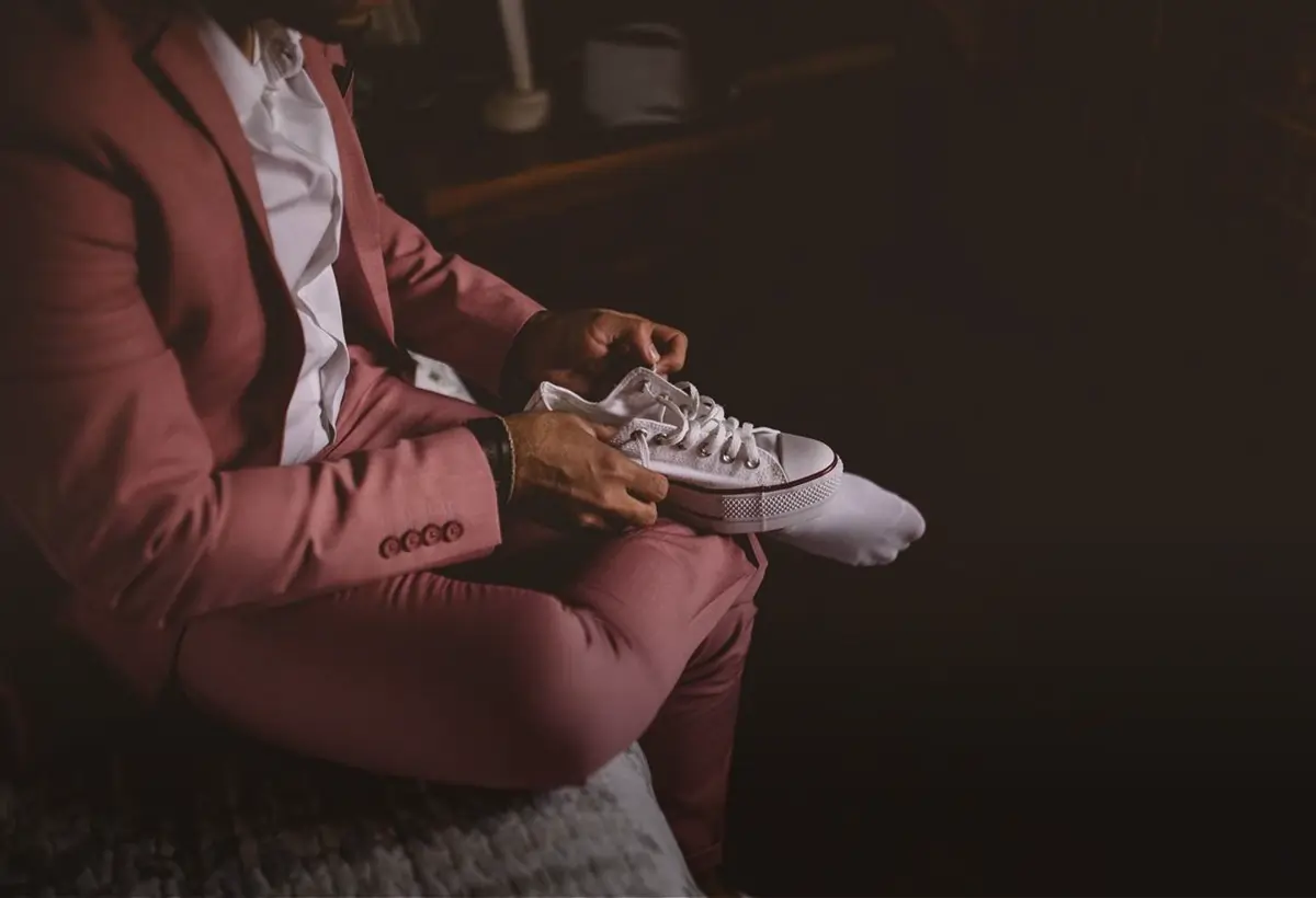 Como usar Terno Masculino com Tênis Branco?