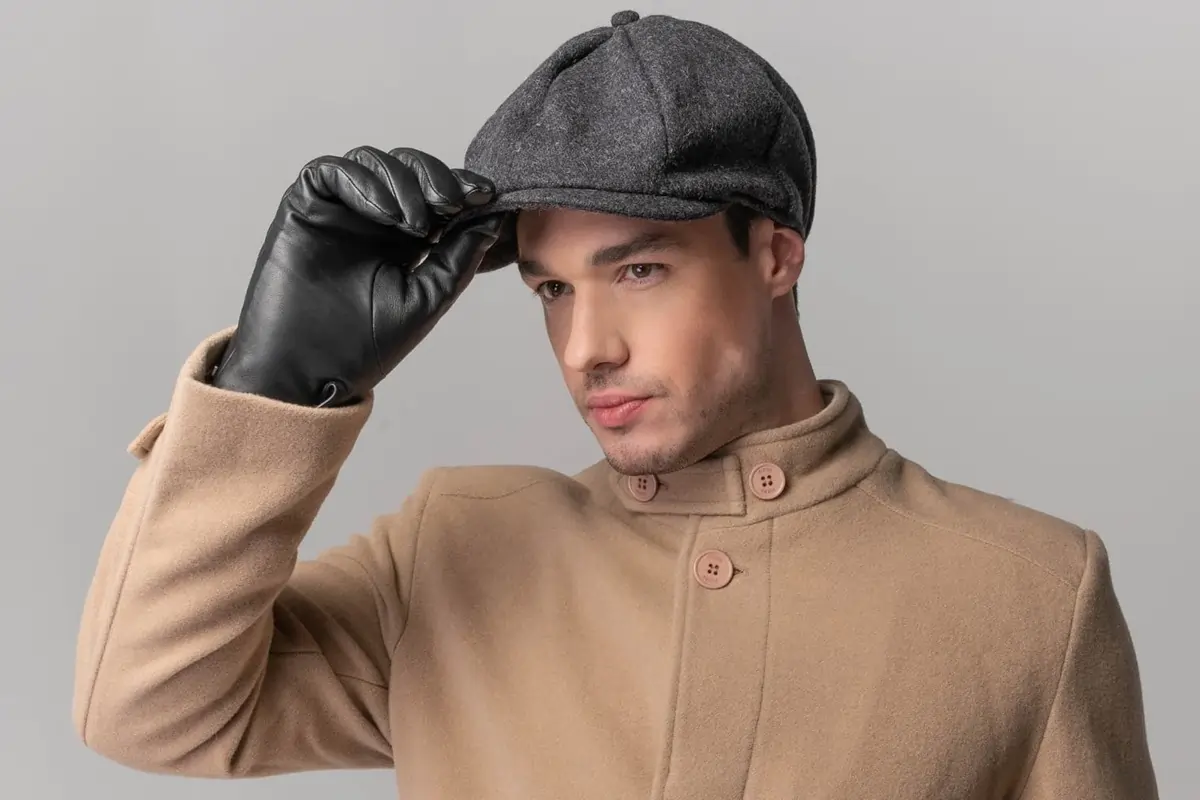Boinas Anos 2000: O Retorno do Acessório no Guarda-Roupa Masculino