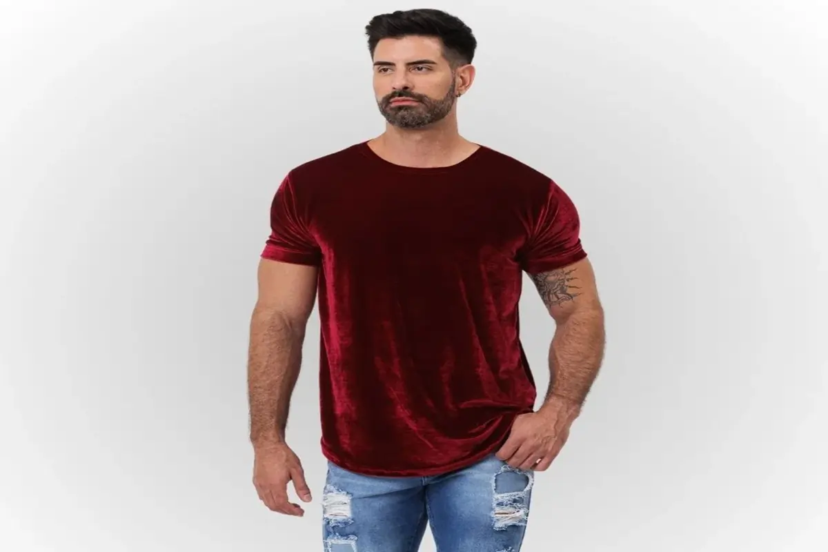 Camisa de Veludo Masculina: O Look dos Anos 70 que Está de Volta