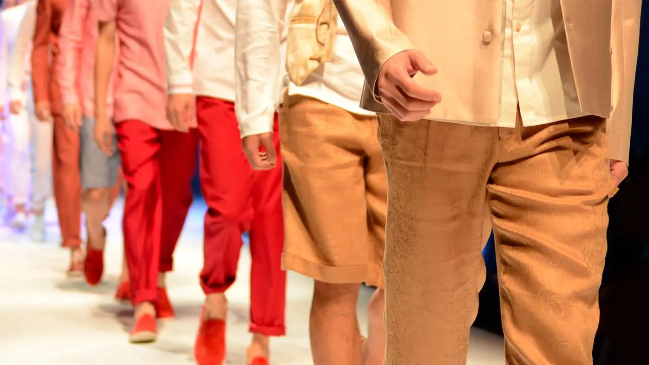 10 Peças, 100 Looks: o Guia Definitivo do Guarda-Roupa Masculino Essencial em 2025
