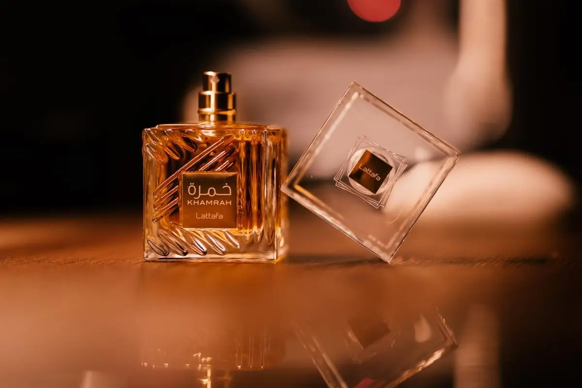Perfume Lattafa Khamrah para homem é enjoativo ou viciante? Onde ele brilha e como usar sem exagero?