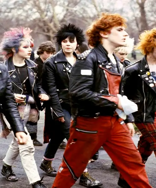 Moda-Masculina-dos-Anos-2000-Um-Olhar-Nostalgico-e-Inspirador-punk-rock